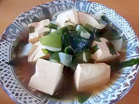 豆腐・ワカメ・大根の煮物